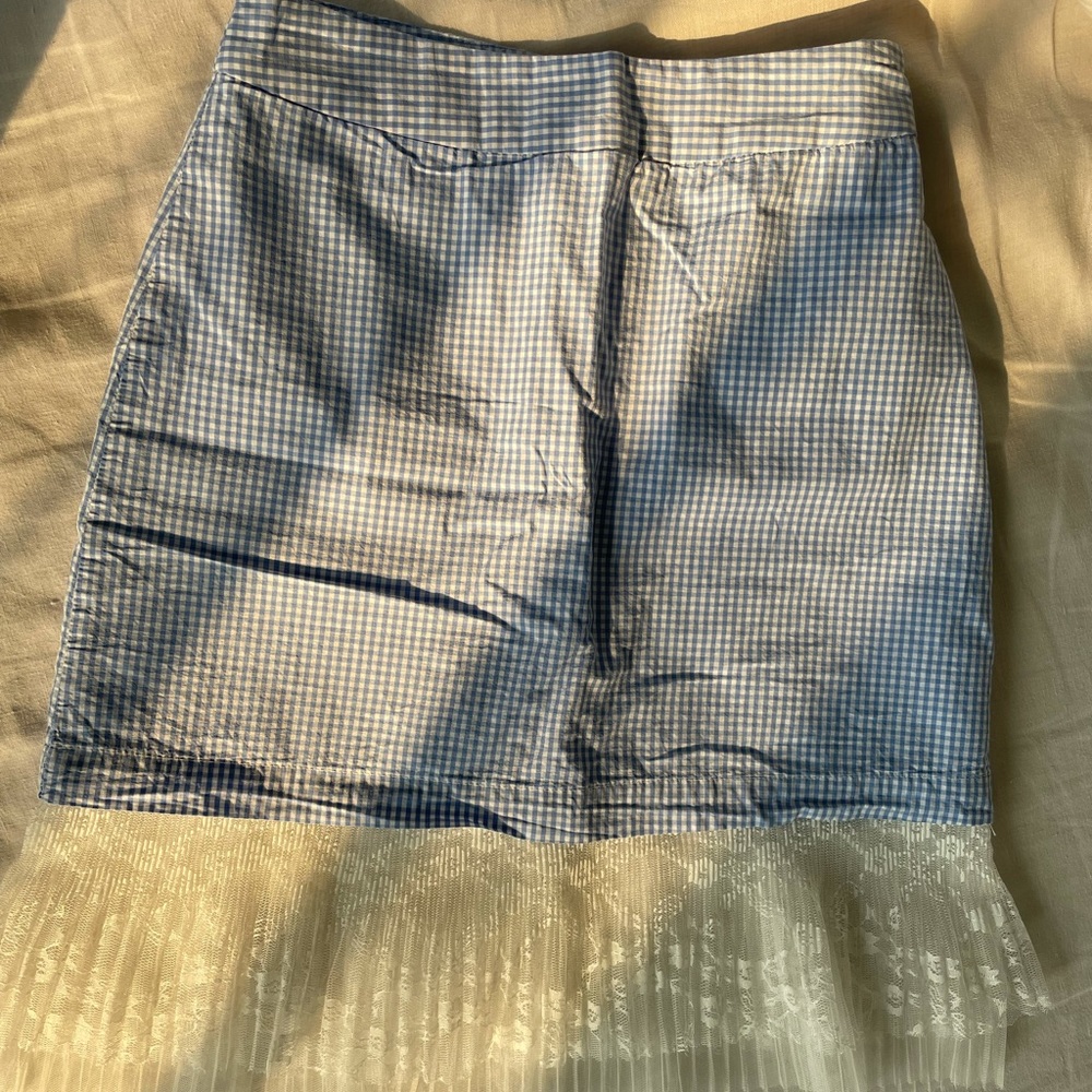 Lace mini skirt